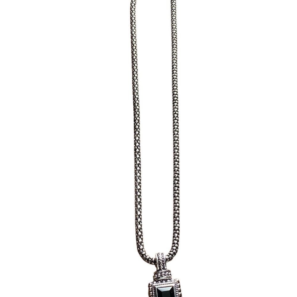 Chic Silver Necklace with Black Gemstone
